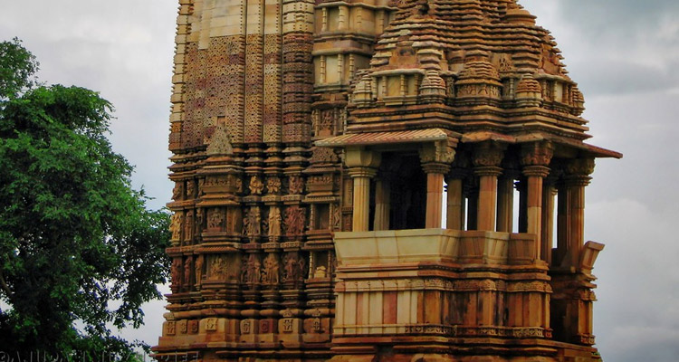 Chaturbhuj Temple Khajuraho (Timings, History, Entry Fee, Images, Aarti ...